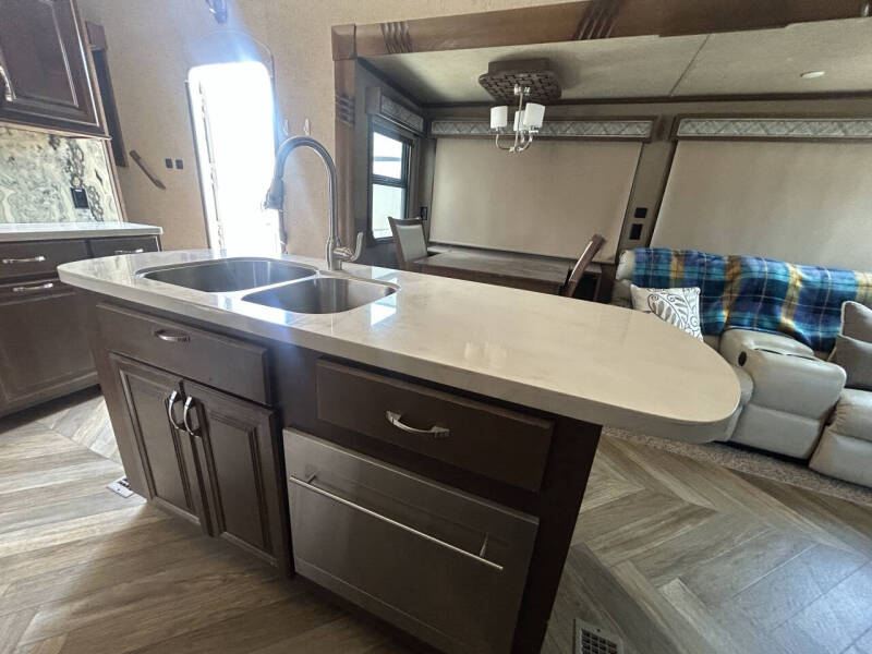 2016 CEDAR CREEK 38EL