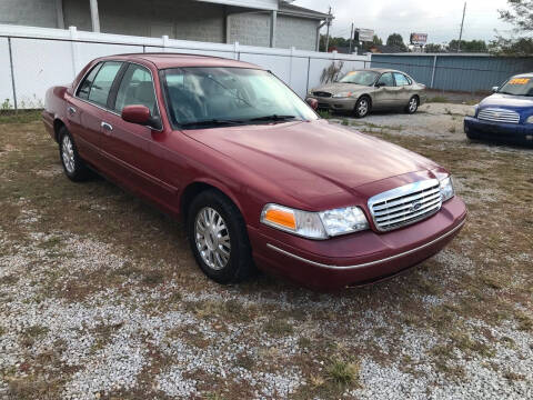 2003 Ford Crown Victoria for sale at B AND S AUTO SALES in Meridianville AL