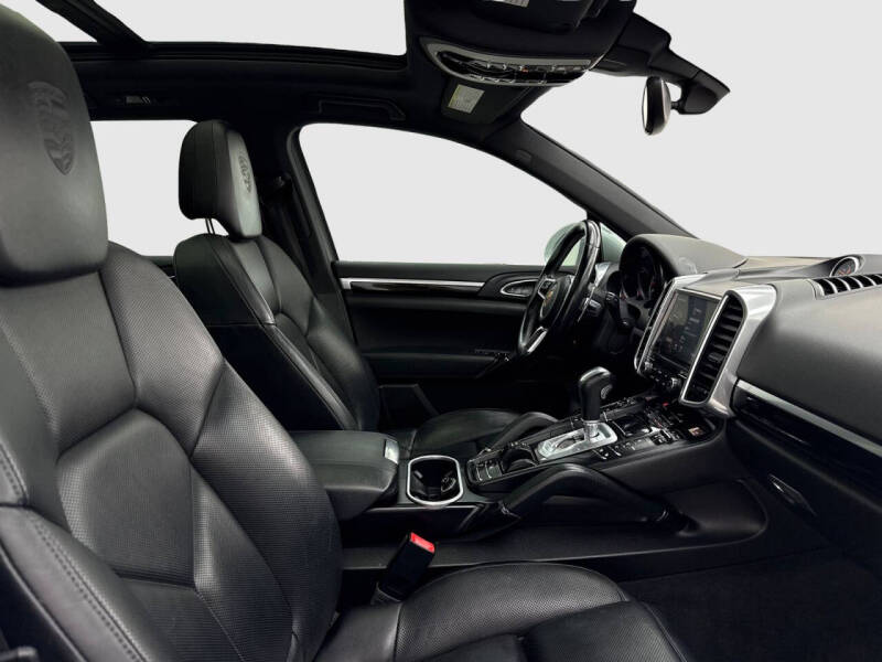 2018 Porsche Cayenne Platinum Edition