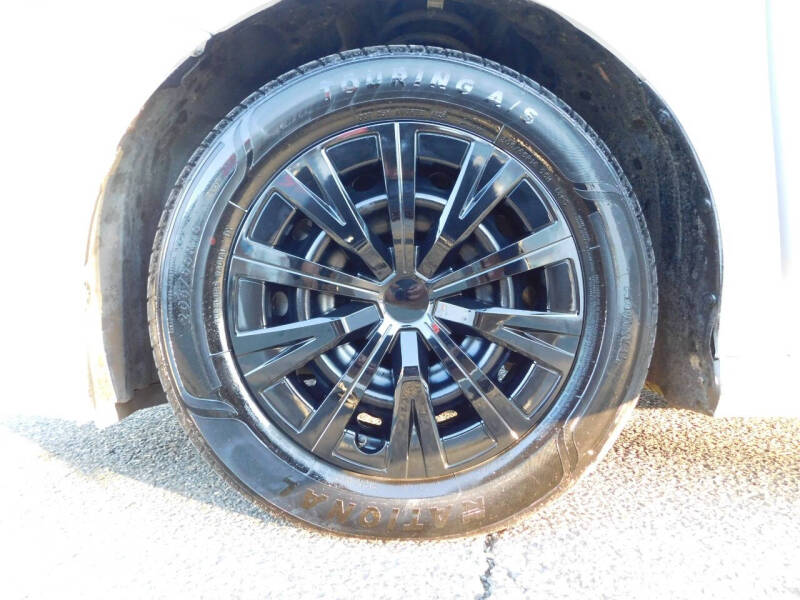 2022 Toyota Camry Hybrid LE