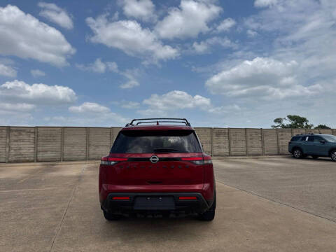 2023 Nissan Pathfinder SV