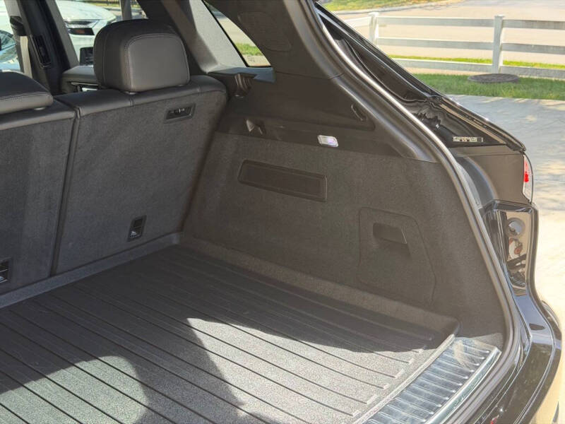 2023 Porsche Cayenne Platinum Edition