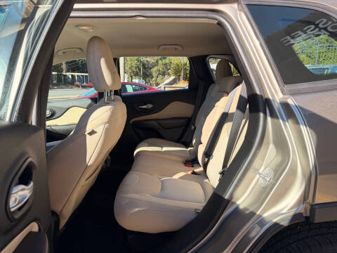 2016 Jeep Cherokee Sport