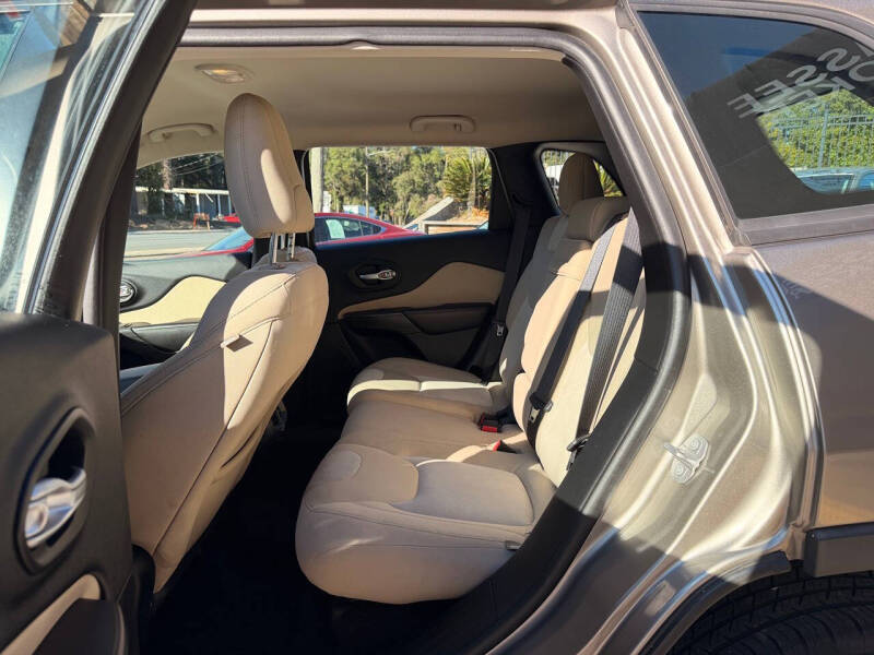 2016 Jeep Cherokee Sport