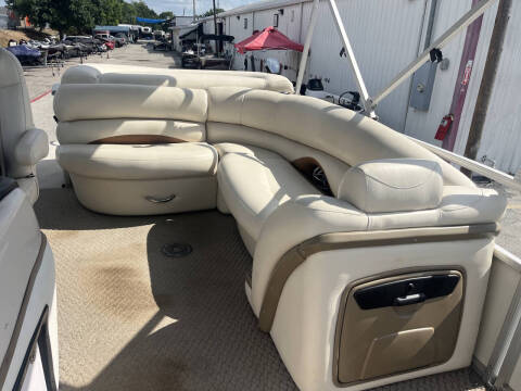2011 Sun Tracker Regency Party Barge 22
