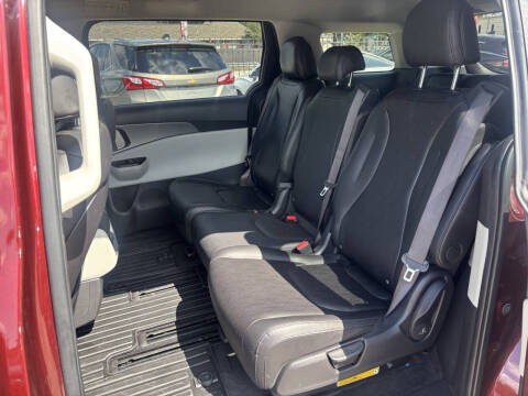 2023 Kia Carnival LX