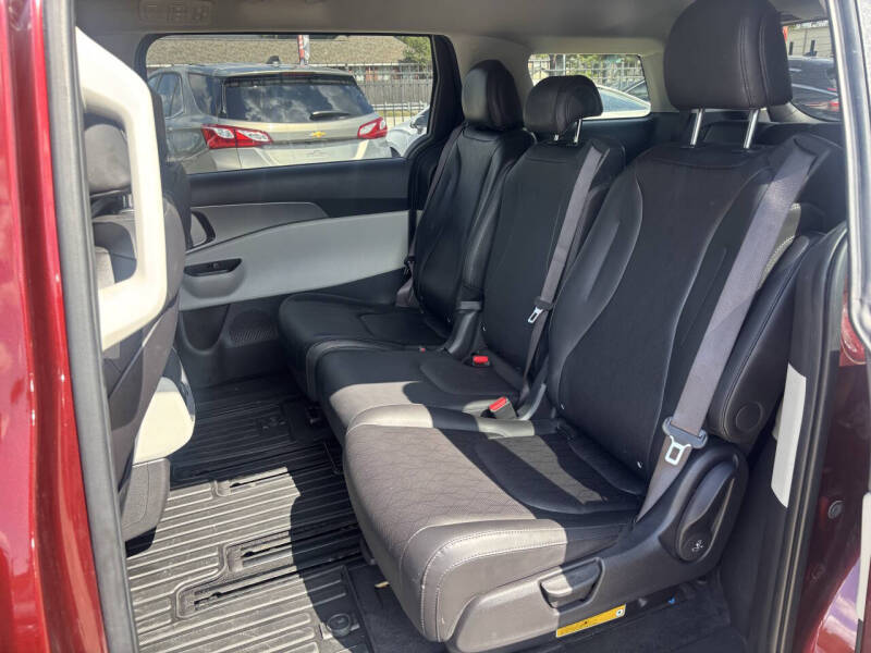 2023 Kia Carnival LX