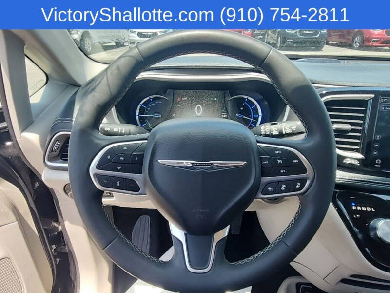 2024 Chrysler Pacifica Plug-In Hybrid Select