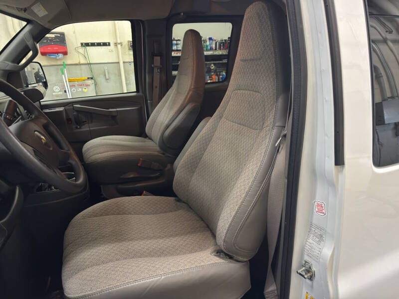 2025 Chevrolet Express LT 3500