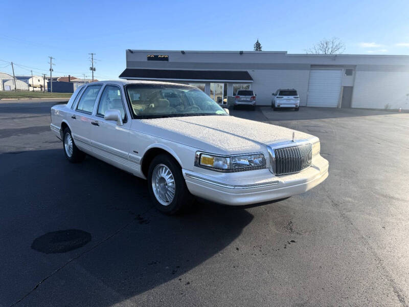 1996 Lincoln Town Car's photo