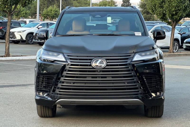 2025 Lexus LX 700h Luxury
