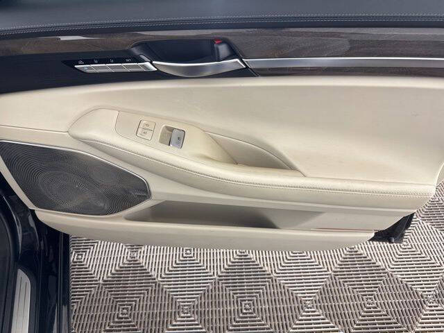 2017 Genesis G90