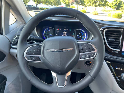 2024 Chrysler Pacifica Plug-In Hybrid Select