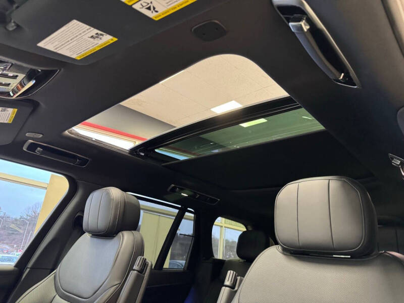 2025 Land Rover Range Rover P400 SE