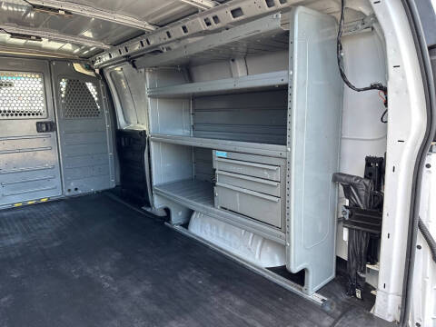 2022 Chevrolet Express 2500