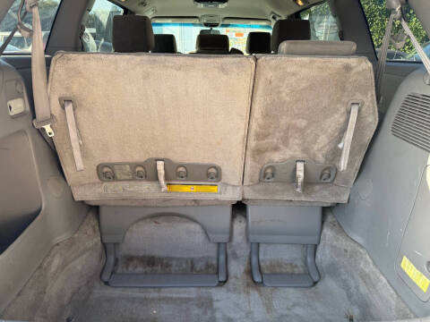 2005 Toyota Sienna LE 8 Passenger