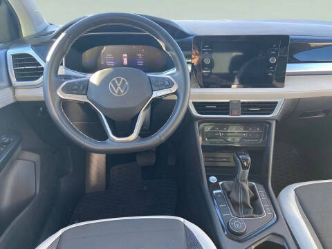 2025 Volkswagen Taos SE 4Motion