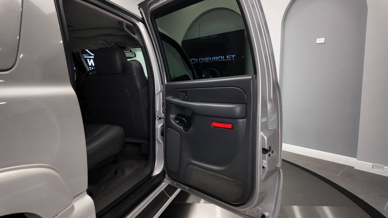 2004 Chevrolet Avalanche 46