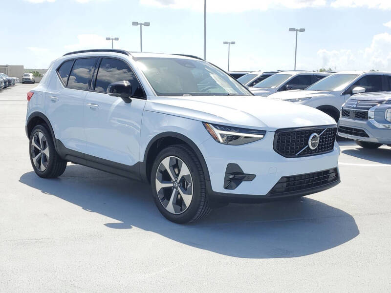 2026 Volvo XC40 B5 Plus