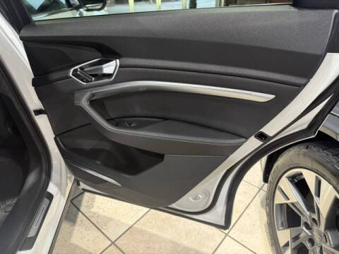 2019 Audi e-tron quattro Premium Plus