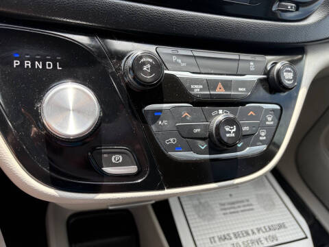 2017 Chrysler Pacifica Touring-L