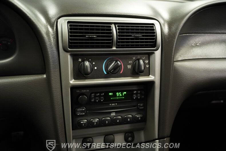 2004 Ford Mustang GT Deluxe