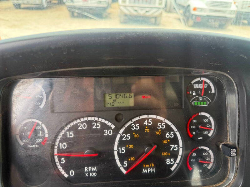 2011 Freightliner M2 106