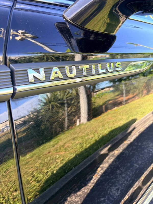 2019 Lincoln Nautilus Select