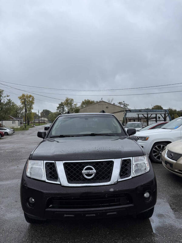 2011 Nissan Pathfinder LE's photo