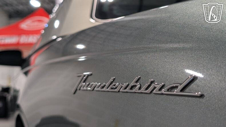 2004 Ford Thunderbird