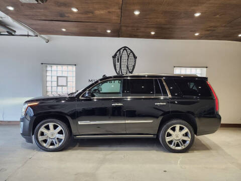 2015 Cadillac Escalade for sale at Midwest Car Connect in Villa Park IL