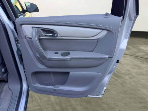 2017 Chevrolet Traverse LS