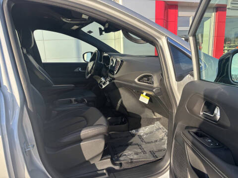 2026 Chrysler Voyager LX