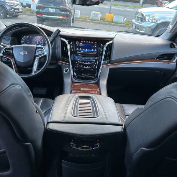 2018 Cadillac Escalade ESV Luxury