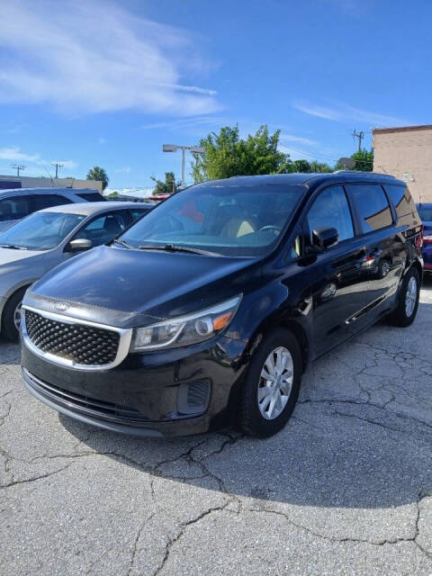 2015 Kia Sedona for sale at OUT SHINE AUTO SALES LLC in Port Charlotte, FL