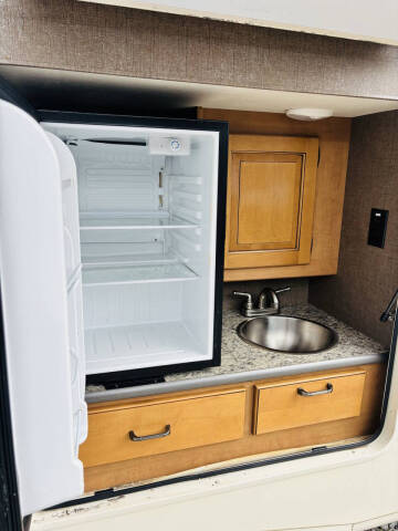 2017 Thor Motor Coach Hurricane 31S