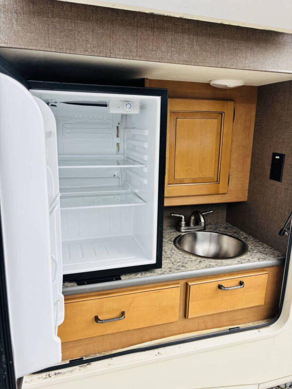 2017 Thor Motor Coach Hurricane 31S