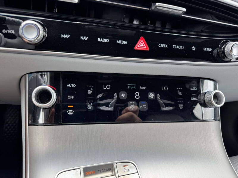 2026 Genesis GV70 2.5T Advanced