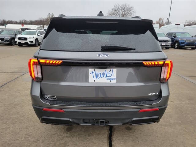 2025 Ford Explorer ST-Line