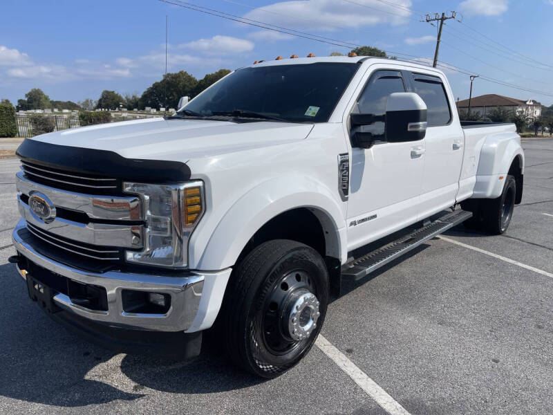 2018 Ford F-450 Super Duty Lariat's photo