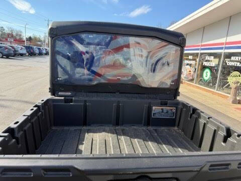 2023 Can-Am Defender HD10