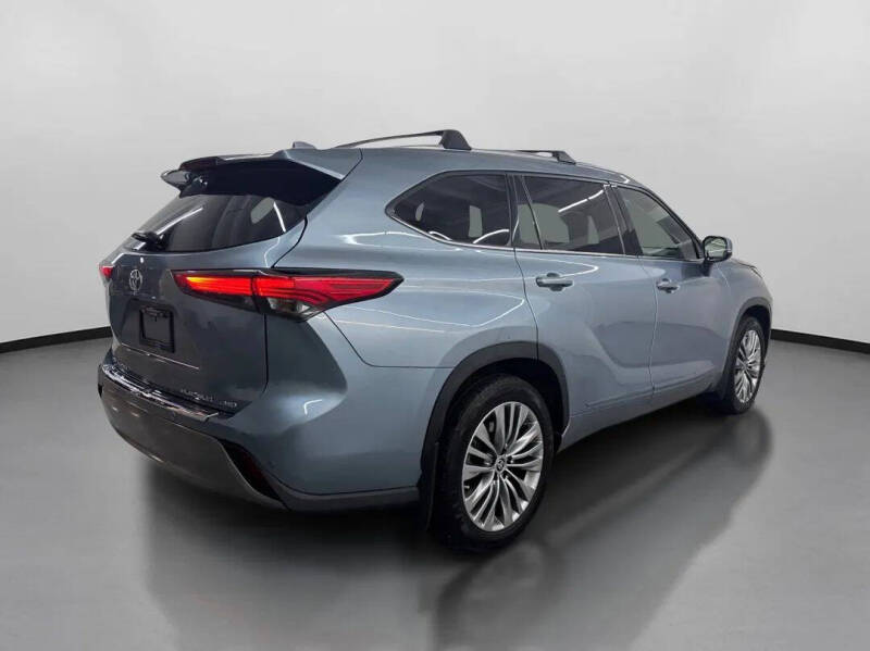2022 Toyota Highlander Platinum