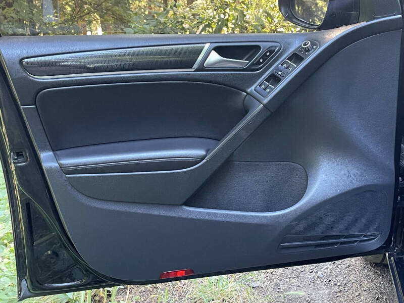 2013 Volkswagen GTI Wolfsburg Edition PZEV