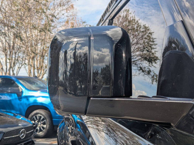 2023 Land Rover Defender 110 X-Dynamic SE