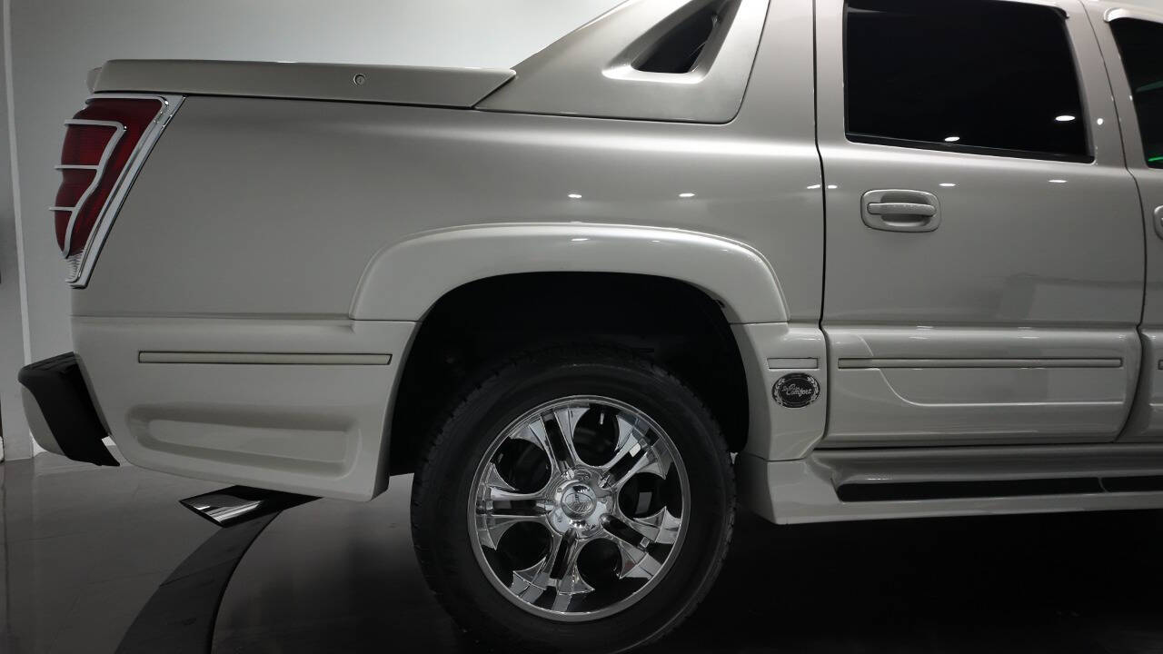 2004 Chevrolet Avalanche 24