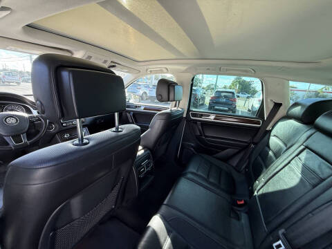 2016 Volkswagen Touareg VR6 Lux