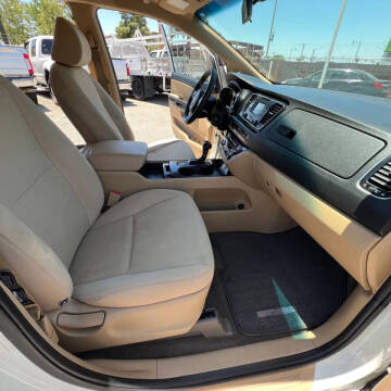 2017 Kia Sedona LX
