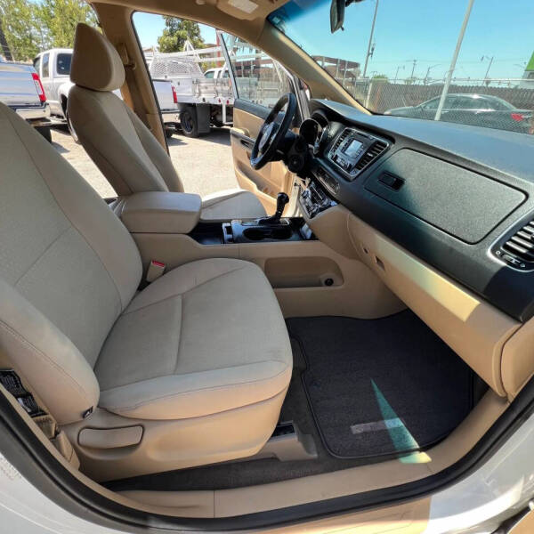 2017 Kia Sedona LX