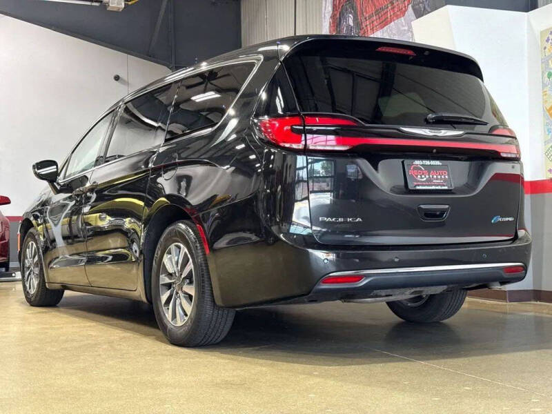 2024 Chrysler Pacifica Plug-In Hybrid Select