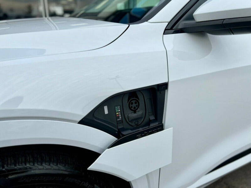 2024 Audi Q8 e-tron quattro Prestige